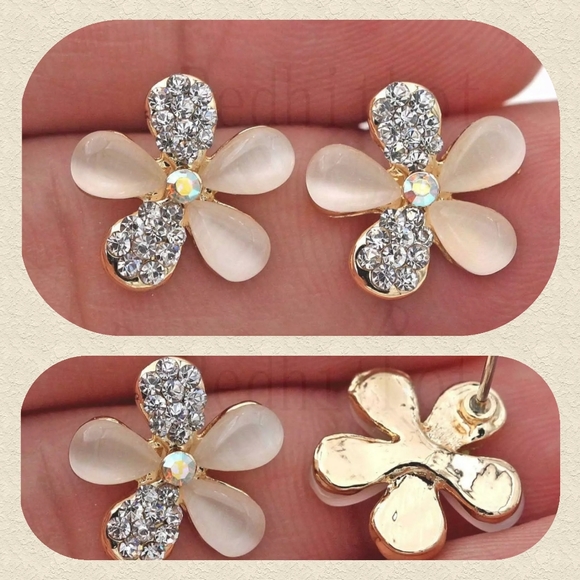 Jewelry - SOLD 🎊Gold Plated Flower Opal Stud Earrings